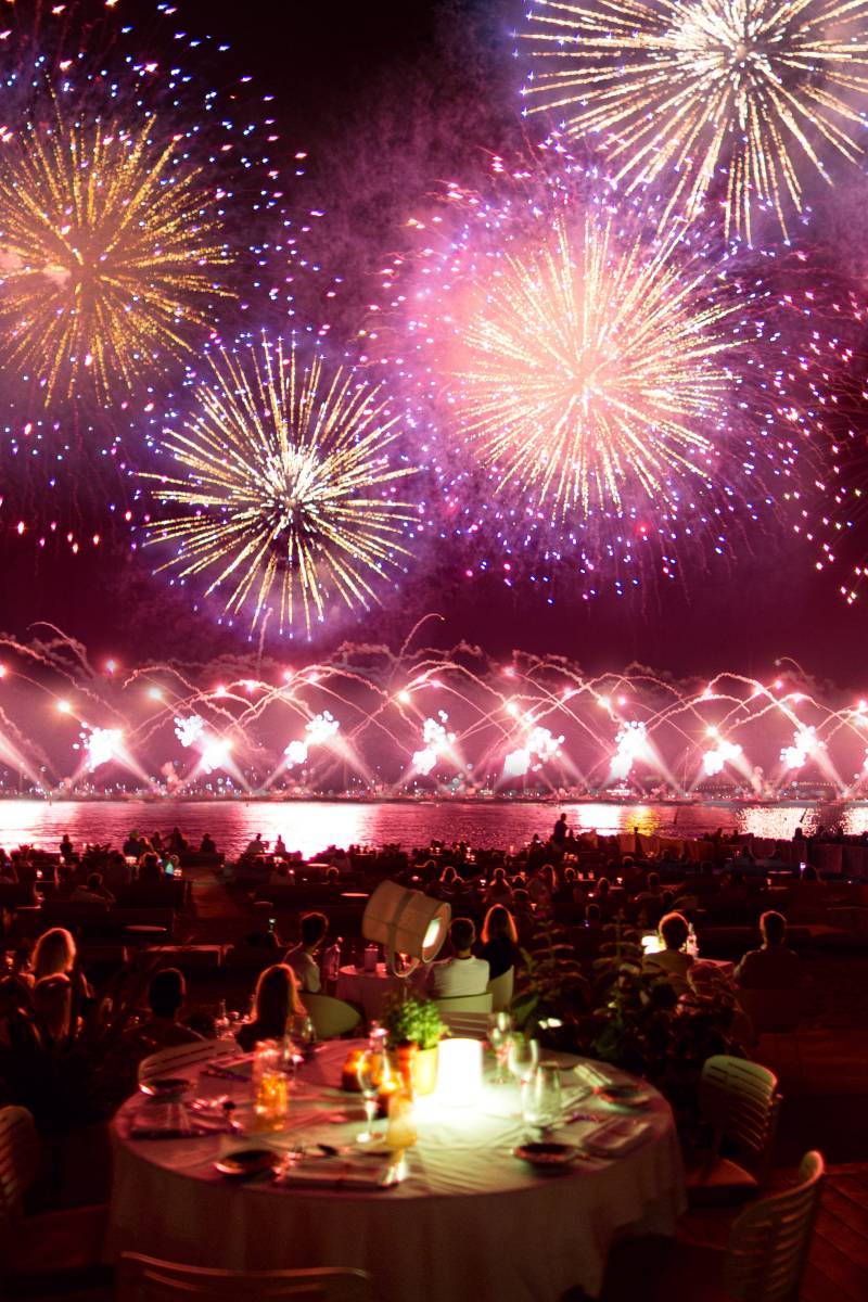 Book your table on a private beach during the Pyrotechnic Art Festival on the Croisette in Cannes 